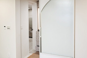 위례 신도시 더힐, 아치형 슬라이딩 도어로 변신한 공간: 시공 사례 탐구