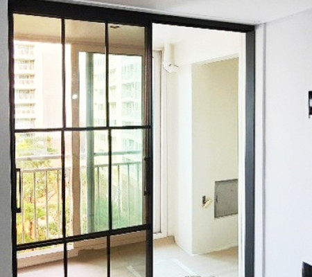 수원 우만동 40평아파트, 서비스룸에 품격을 더하는 고급 슬라이딩 도어 시공!