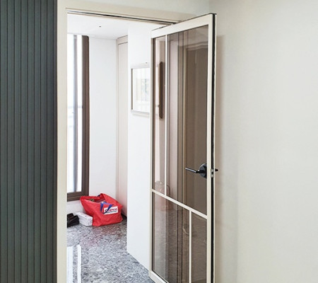 판교 봇들마을의 혁신! 양방향 스윙도어로 현관중문 교체의 모든 매력