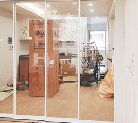 금호리첸리아 아파트, 초슬림 4연동 중문으로 완성한 세련된 거실 인테리어 변신!