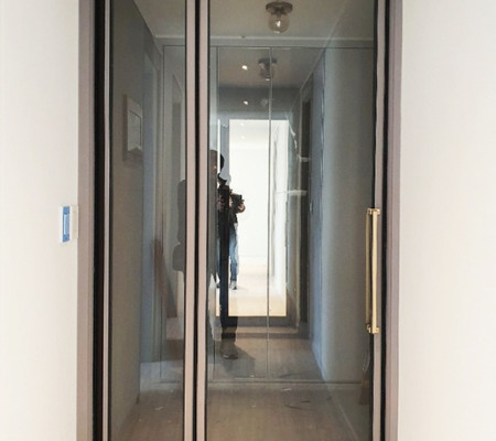 초슬림스윙도어로 완성한 인천 웰카운티의 모던한 중문 인테리어 – 시공 후기 및 아이디어