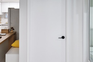 노원구 인테리어 혁신: 무광 화이트 도어 필름으로 새롭게 태어난 공간!