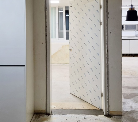 반송동 신축빌라의 방음과 디자인을 완벽하게! 도어 시공 프로젝트 완결