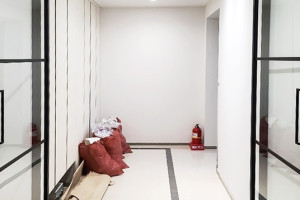 송도 호반베르디움 더퍼스트: 세련미 넘치는 블랙 슬림 중문 인테리어 시공 사례