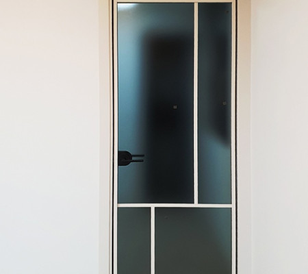 수지구 고기동에서의 중문 혁신: 양방향 스윙도어로 최적의 공간 활용!