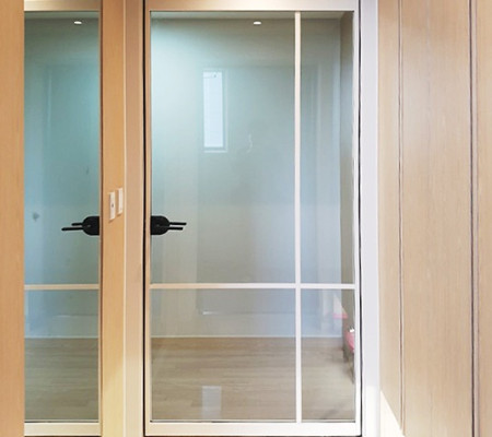 오산 인테리어의 새로운 패러다임: 푸르지오 아파트 양방향 스윙도어로 완성하는 고급스러움!