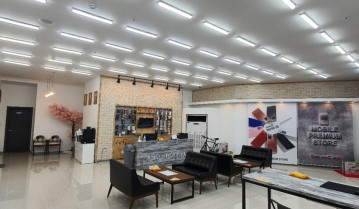 모던 감성을 담은 아이보리 톤의 따뜻한 휴대폰 매장 인테리어 - 상가 리모델링 사례